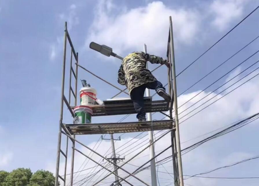 太陽能路燈設(shè)計原理及電路